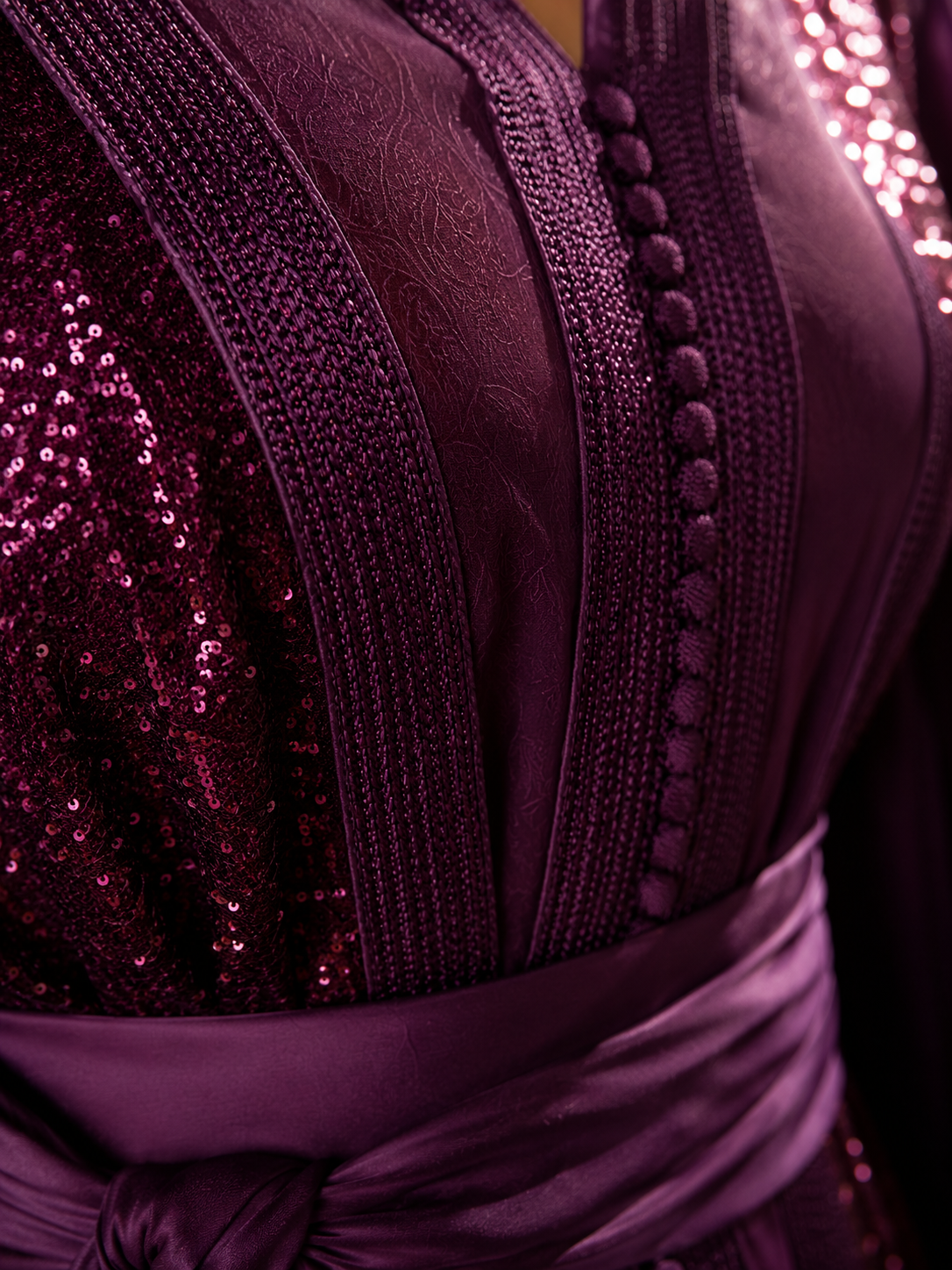 Takchita Marocaine Violette de Luxe – Sequins & Manches Fluides