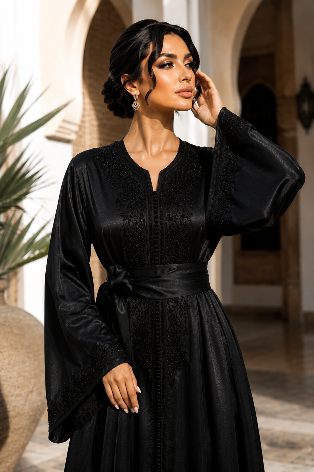 Caftan Marocain Noir Élégant Brodé – Caftan de Luxe Traditionnel